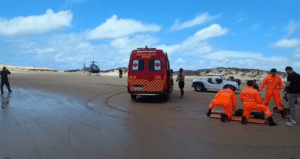 Leia mais sobre o artigo Adolescente fica ferido em acidente com quadriciclo na praia de Maracajaú e é socorrido de helicóptero Potiguar 01