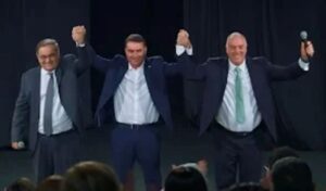 Leia mais sobre o artigo Flávio Bolsonaro grava inserção com Álvaro Dias e Coronel Hélio e reforça discursos de segurança e combate a violência no RN