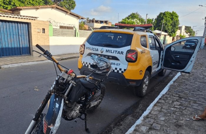 Leia mais sobre o artigo Menores são flagrados pilotando motocicleta e pais terminam presos pelo Batalhão Rodoviário