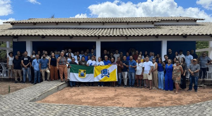 Leia mais sobre o artigo Allyson Bezerra amplia bases no Agreste com apoio da Prefeita Wedna Mendonça em Passagem