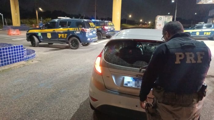 No momento, você está visualizando PRF recupera veículo roubado e prende duas pessoas por receptação em Ceará-Mirim/RN