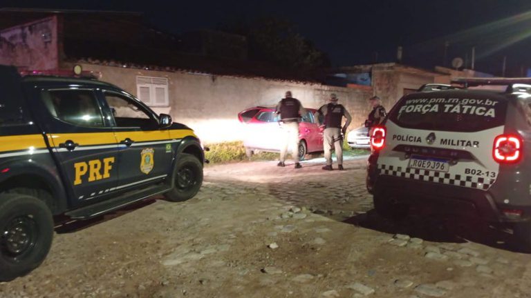 Leia mais sobre o artigo PRF e PM-RN recuperam veículo roubado na BR-304 no RN