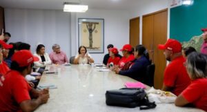 Leia mais sobre o artigo Governadora Fátima Bezerra recebe MST durante Jornada de Lutas em Defesa da Reforma Agrária no RN 