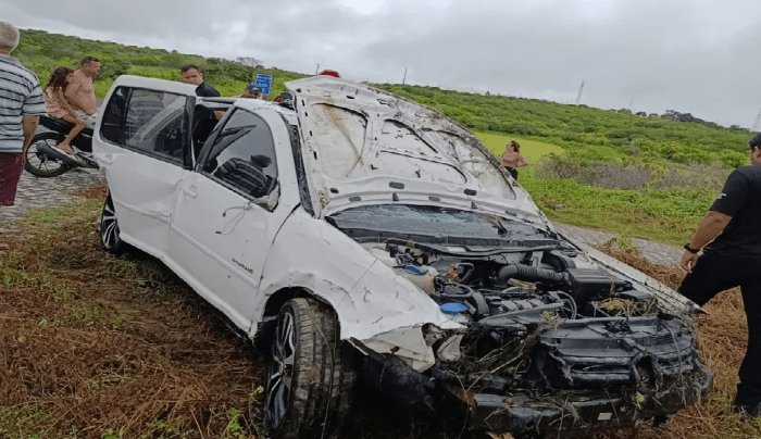 Leia mais sobre o artigo Motorista morre após carro cair em açude no interior do RN