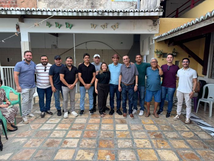 Leia mais sobre o artigo Prefeito, vice e grupo político de Areia Branca declaram apoio a Allyson Bezerra para governador