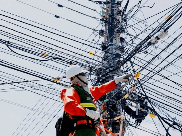 Leia mais sobre o artigo Em três meses, mais de 9,6 toneladas de cabos de telecomunicações irregulares são retiradas dos postes da Neoenergia Cosern