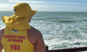 Leia mais sobre o artigo Corpo de Bombeiros do RN realiza 12 resgates no litoral do RN durante feriado