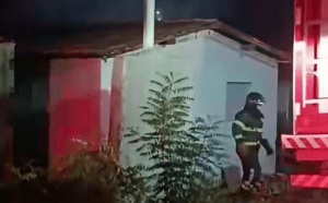 Leia mais sobre o artigo Bombeiros do RN controla incêndio em residência no interior do RN