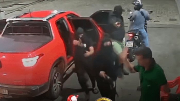 Leia mais sobre o artigo Criminosos armados rendem frentista e assaltam posto de combustível na BR-304, em Angicos