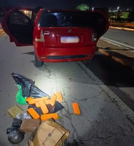 Leia mais sobre o artigo PRF apreende mais de 8 kg de droga e prende dois homens em Lajes/RN