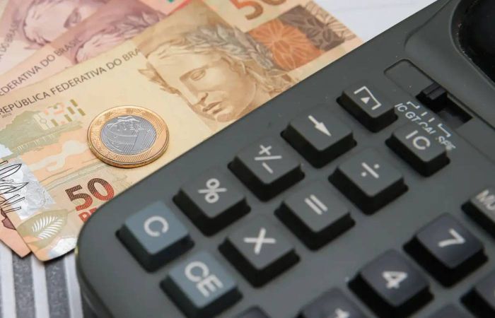 Leia mais sobre o artigo Brasil tem recorde de famílias endividadas e mais contas em atraso, revela pesquisa da CNC