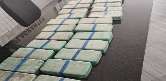 Leia mais sobre o artigo Operação Rodoviária Segura: mulher é presa na Estação Rodoviária de Natal por tráfico de drogas