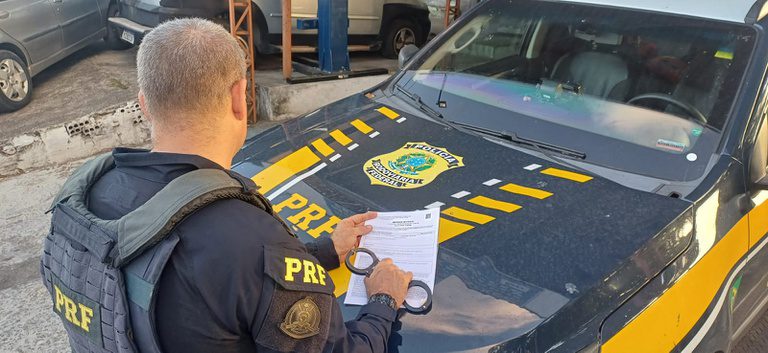 Leia mais sobre o artigo PRF captura foragido por homicídio e prende mais dois homens em rodovias federais do RN