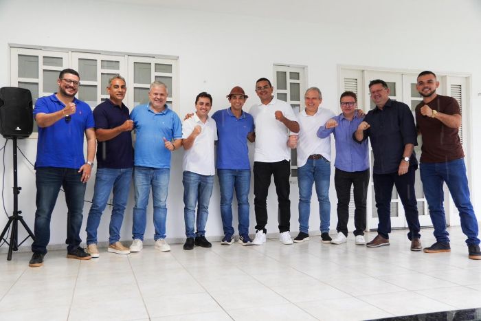 Leia mais sobre o artigo Ex-prefeitos declaram apoio a Allyson Bezerra em gesto de união inédita da oposição de Guamaré