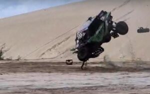 Leia mais sobre o artigo UTV capota em duna durante etapa do Rally RN 1500; navegador sofre fratura