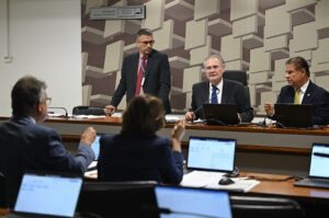 Leia mais sobre o artigo Comissão de Assuntos Econômicos do Senado (CAE) aprova piso de R$ 13.662 para médicos e cirurgiões-dentistas