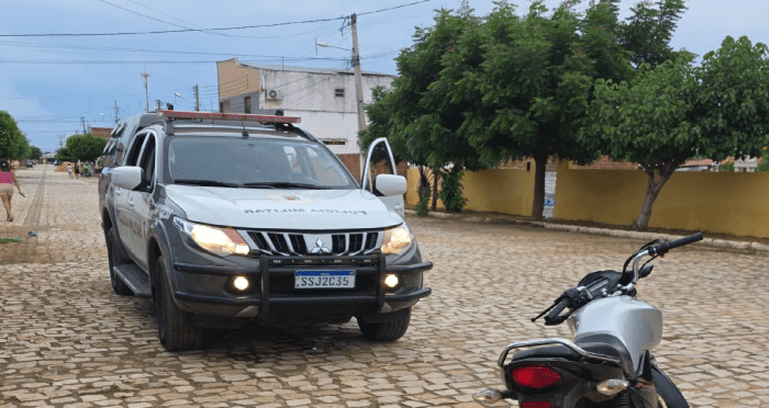 Leia mais sobre o artigo Policiais do 14º BPM recupera motocicleta com registro de roubo no município de Jandaíra/RN