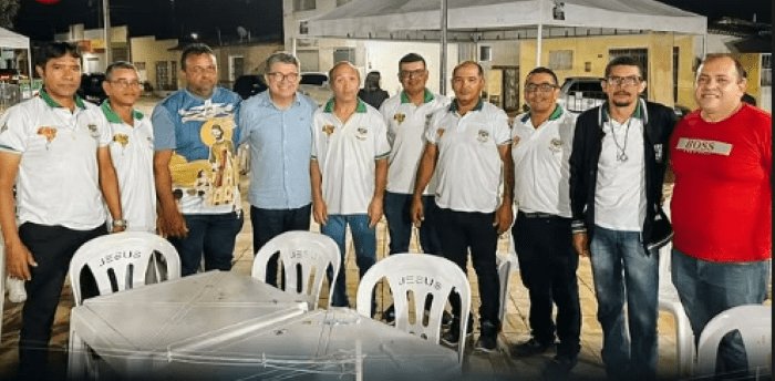 Leia mais sobre o artigo Prefeito Reginaldo Vitorino marca presença em tradicional evento religioso em Jandaíra