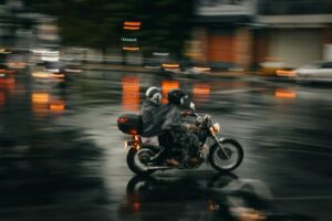 Leia mais sobre o artigo Após colisão e fuga de condutor, empresa de aluguel de motos é condenada a indenizar motorista