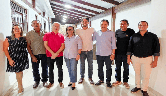 Leia mais sobre o artigo UNIDADE CONSOLIDADA: Prefeito Joãozinho Furtado e ex-prefeito Faustinho reúnem grupo político de Serra Caiada e anunciam apoios para as eleições de 2026