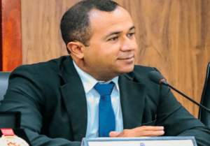 Leia mais sobre o artigo “Inclusão em Braile: Vereador Renato Saldanha Garante Direito a Diploma para Alunos com Deficiência Visual em Caicó”