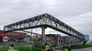 Leia mais sobre o artigo Mulher cai de passarela na BR-101, na Grande Natal, após tela de proteção ceder