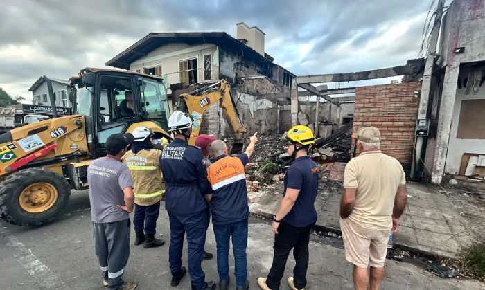 Leia mais sobre o artigo Bombeiros localizam quarta vítima da queda de avião no RS