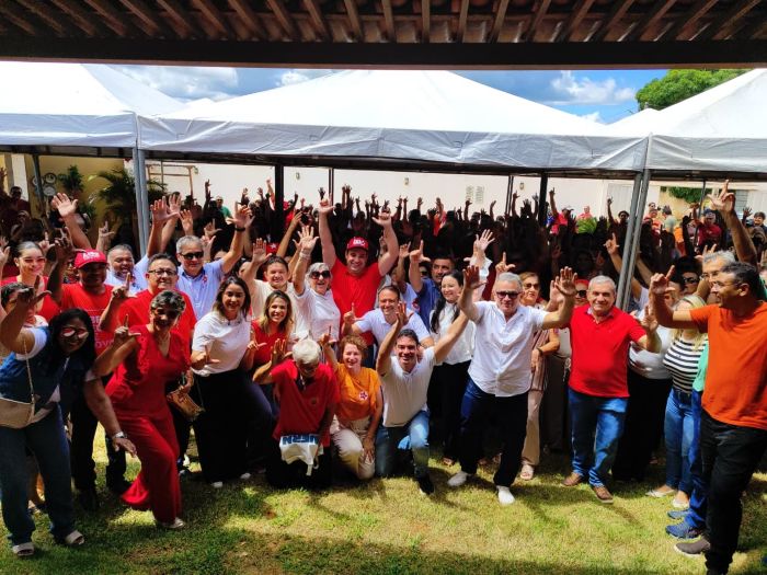 Leia mais sobre o artigo Prefeito de Assú reúne multidão e reforça apoio a Cadu Xavier e Gustavo Soares