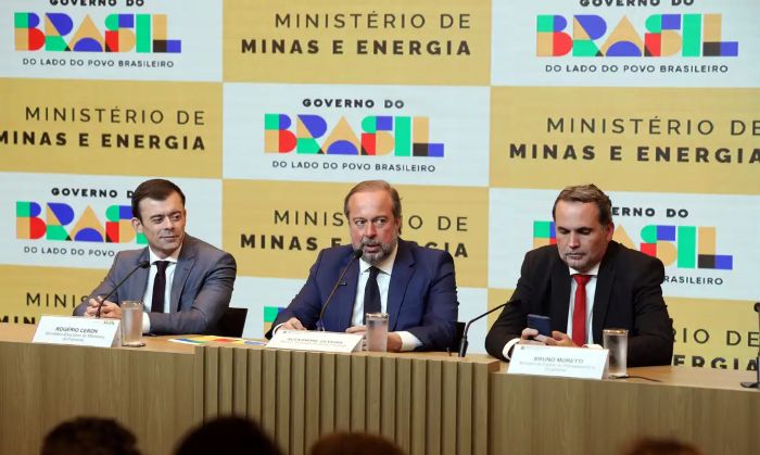 Leia mais sobre o artigo Governo cria subsídio de até R$ 0,89 para segurar preço da gasolina