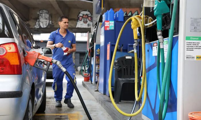 Leia mais sobre o artigo Governo propõe subvenção da gasolina em R$ 0,44 por litro