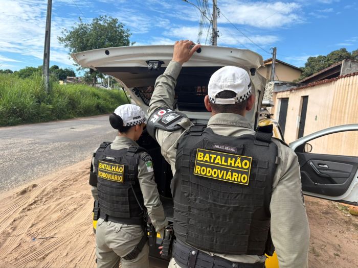 Leia mais sobre o artigo Homem com mandado de prisão em aberto é preso pelo Batalhão Rodoviário em Ceará-Mirim