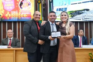 Leia mais sobre o artigo Marcador de Quadrilha, Adilson Brito recebe homenagem na Assembleia Legislativa em Solenidade  que ressalta importância de festas juninas na cultura potiguar