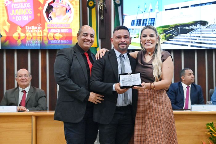 No momento, voc&ecirc; est&aacute; visualizando Marcador de Quadrilha, Adilson Brito recebe homenagem na Assembleia Legislativa em Solenidade  que ressalta import&acirc;ncia de festas juninas na cultura potiguar