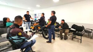 Leia mais sobre o artigo Nova turma de motociclistas por aplicativo conclui treinamento do Detran/RN