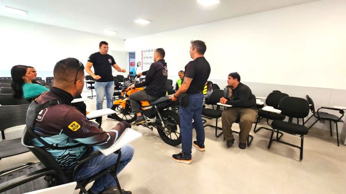 Leia mais sobre o artigo Nova turma de motociclistas por aplicativo conclui treinamento do Detran/RN