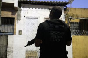 Leia mais sobre o artigo “Operação Contra-Ataque”: Polícias Civis do RN e de PE prendem foragido investigado por integrar organização criminosa e planejar ação contra delegado