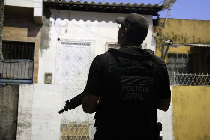 Leia mais sobre o artigo “Operação Contra-Ataque”: Polícias Civis do RN e de PE prendem foragido investigado por integrar organização criminosa e planejar ação contra delegado