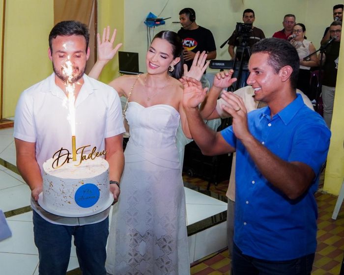 Leia mais sobre o artigo Allyson prestigia missa de aniversário do prefeito Dr. Tadeu em Caicó