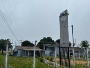 Leia mais sobre o artigo Cinco presos fogem da Penitenciária de Alcaçuz na Grande Natal