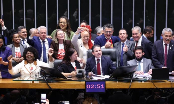 Leia mais sobre o artigo Câmara dos Deputados aprova, em dois turnos, PEC pelo fim da escala 6×1