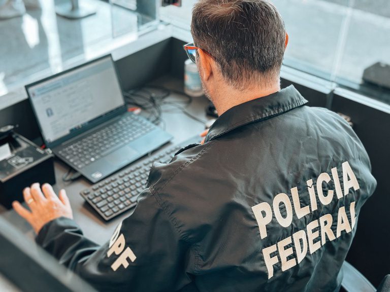 Leia mais sobre o artigo PF atua contra crimes de ódio e de cunho racista praticados pela internet