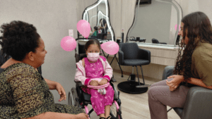 Leia mais sobre o artigo “A menina do cabelo cor-de-rosa”: Huol-UFRN realiza sonho de adolescente em celebração de 15 anos