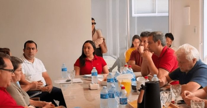 Leia mais sobre o artigo Prefeita Aize Bezerra articula alianças políticas em encontro com Cadu Xavier