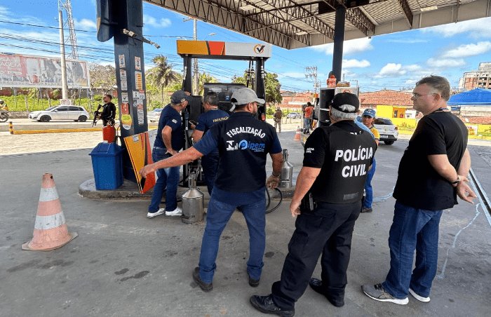 Leia mais sobre o artigo Operação conjunta do Ipem-RN, Polícia Civil e Procon-RN fiscaliza bombas de combustível e resulta em 38 reprovações e nove interdições