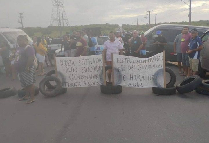 Leia mais sobre o artigo Moradores fecham rodovia em Ceará-Mirim e cobram obras na RN-160