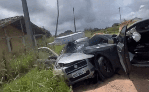 Leia mais sobre o artigo Colisão entre Fiat Strada e caminhonete deixa veículos destruídos em Pureza