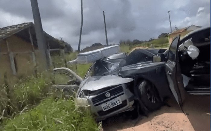 Leia mais sobre o artigo Colisão entre Fiat Strada e caminhonete deixa veículos destruídos em Pureza