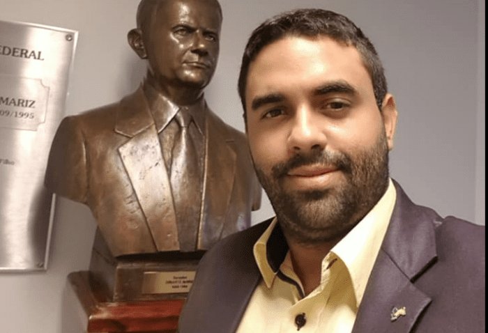 Leia mais sobre o artigo Câmara de João Câmara reconhece trajetória de Geyson Barbosa com título de Cidadão Camarense