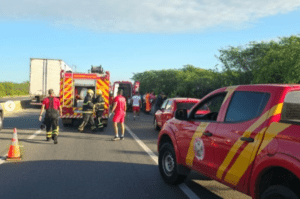 Leia mais sobre o artigo Motociclista cai em área de mata de difícil acesso e é socorrida pelos bombeiros