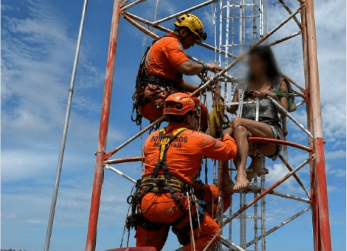 Leia mais sobre o artigo Bombeiros resgatam mulher em torre às margens da rodovia em João Câmara